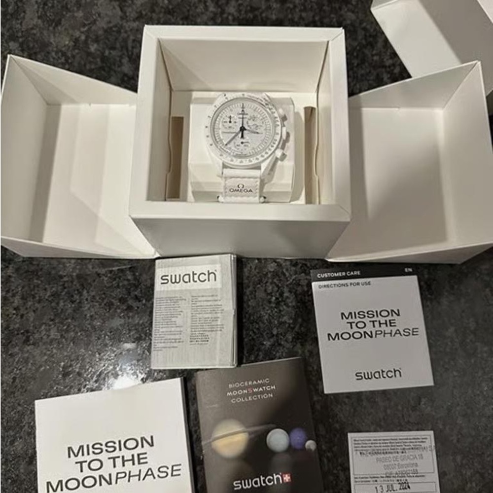 Omega x Swatch Moonswatch Snoopy White